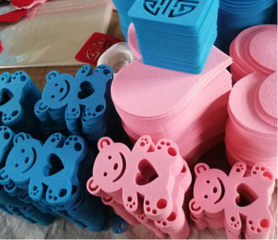 無(wú)紡布杯墊激光切割