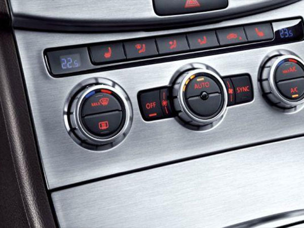 汽車裝飾件激光拉絲設(shè)備—激光打標(biāo)機(jī) &nbsp;塑料拉絲