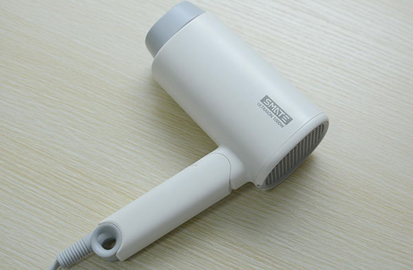 電吹風(fēng)刻字鐳雕，點亮激光打標(biāo)電器的工藝之美