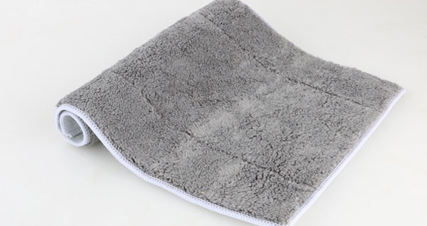 滌綸滾筒刷絨布激光切割工藝，細(xì)節(jié)處凸顯品質(zhì)