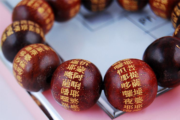 佛珠激光雕刻刻字，盡顯激光打標(biāo)工藝之美