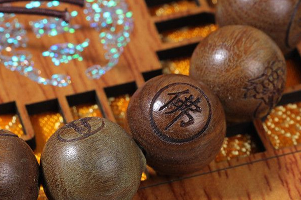佛珠激光雕刻刻字，盡顯激光打標(biāo)工藝之美