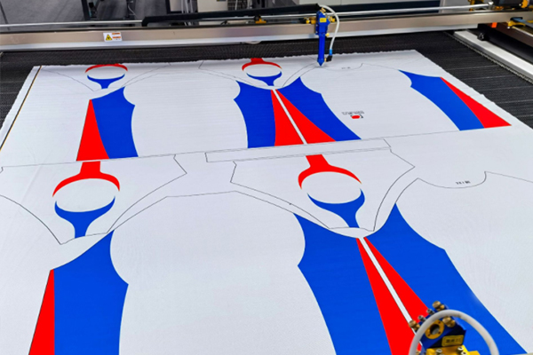 大幅面廣告旗幟激光切割設(shè)備——布料激光裁剪機