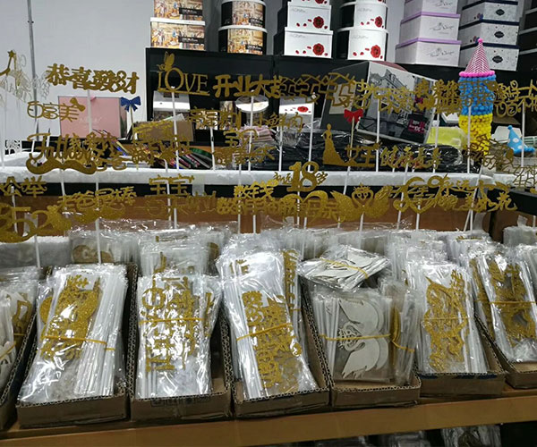 金蔥紙插牌紙制品切割設(shè)備—紙品激光鏤空機