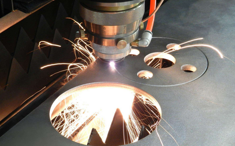 光纖激光切割機產(chǎn)生誤差的原因