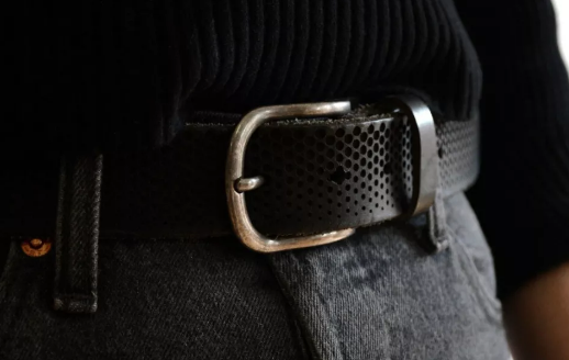 激光打標腰帶，秋冬也能擁有玲瓏曲線