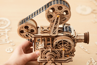 激光切割木質(zhì)放映機，那抹不去的兒時記憶