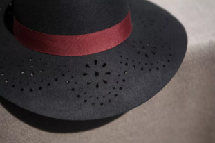 激光鏤空毛氈帽，這個(gè)冬天保你“帽”美如花