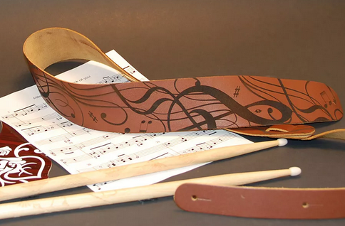 激光打標(biāo)吉他背帶，助力音樂(lè)夢(mèng)想之旅