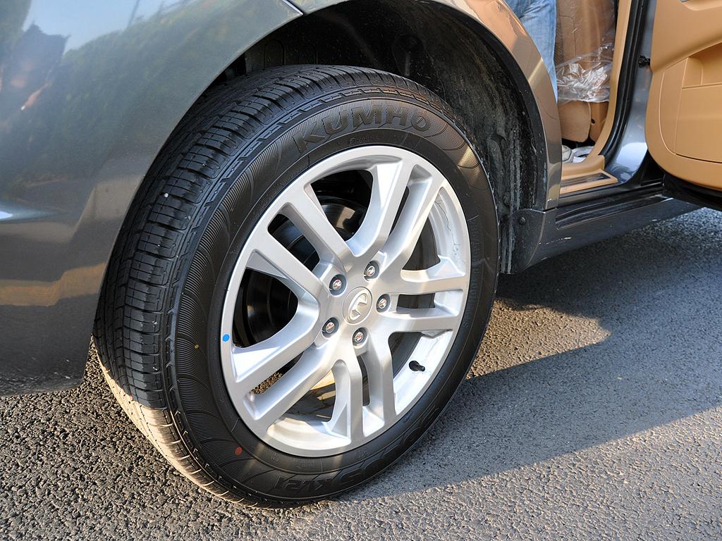 輪胎激光打標機，實現(xiàn)輪胎刻字印花產(chǎn)線化