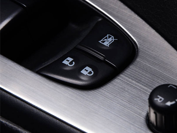 汽車(chē)裝飾件3D激光拉絲設(shè)備—塑料鐳雕機(jī)