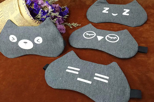 真絲眼罩激光切割裁剪設(shè)備,眼罩廠家好幫手！