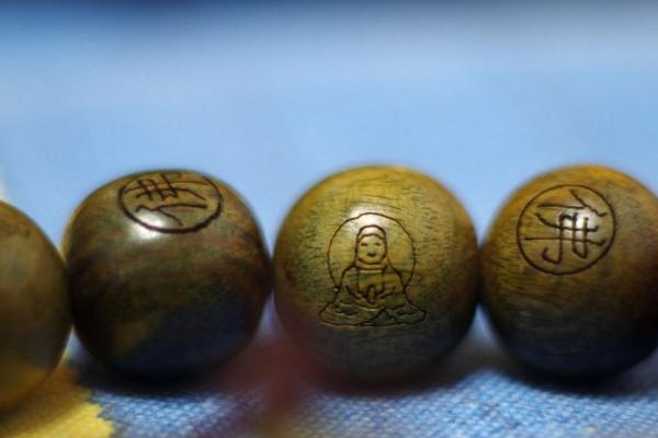 佛珠激光雕刻刻字，盡顯激光打標(biāo)工藝之美