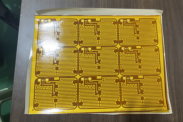 FPC加熱膜柔性發(fā)熱片裁切設(shè)備——電熱膜激光切割機(jī)