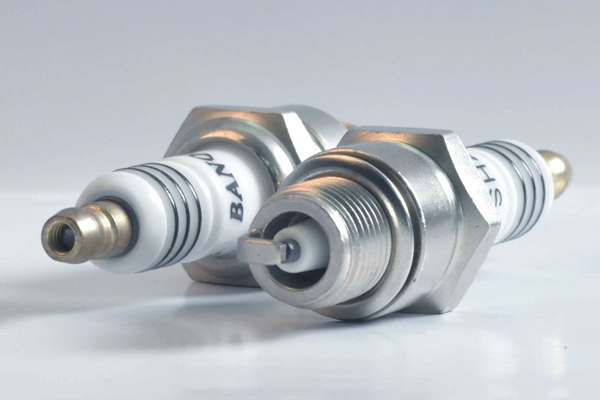 汽車火花塞打標雕刻設(shè)備——火花塞激光打標機